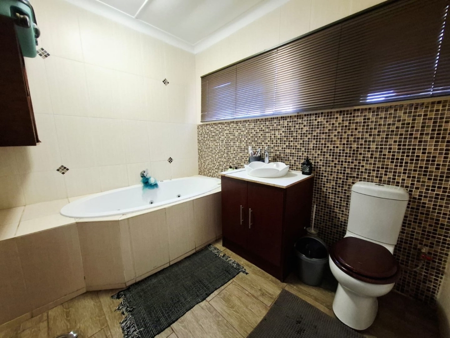 5 Bedroom Property for Sale in Wilgehof Free State
